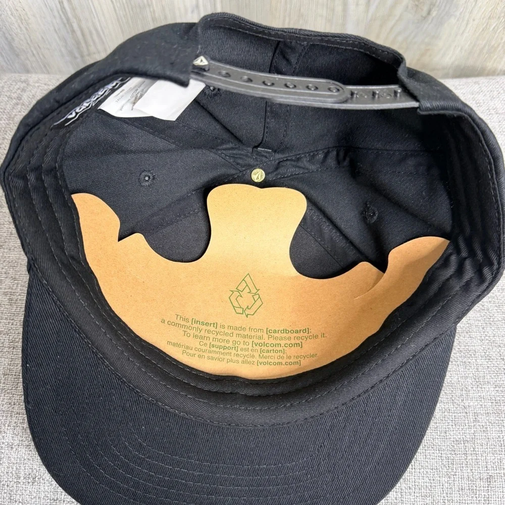 Volcom Snap Back Cap - Picture 3 of 4